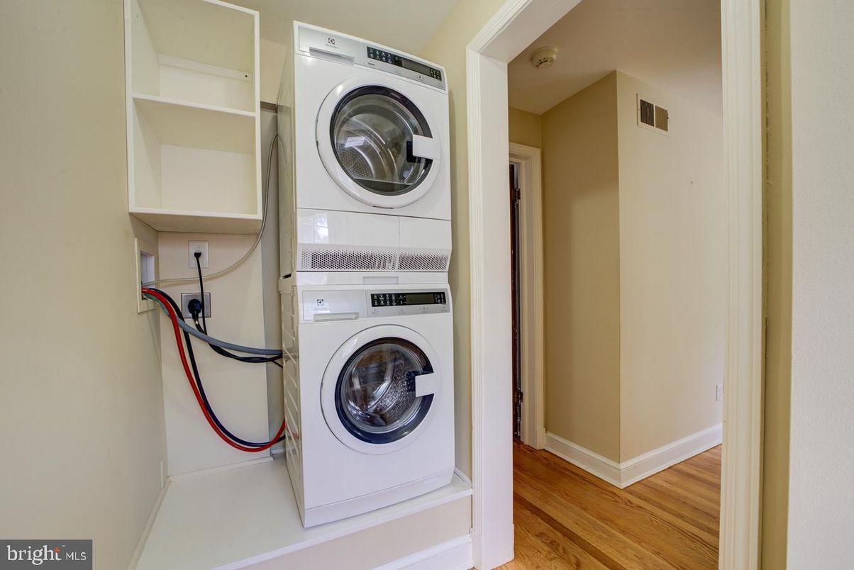 Interior, Utility Closets, Washer, Wood Texture Flooring