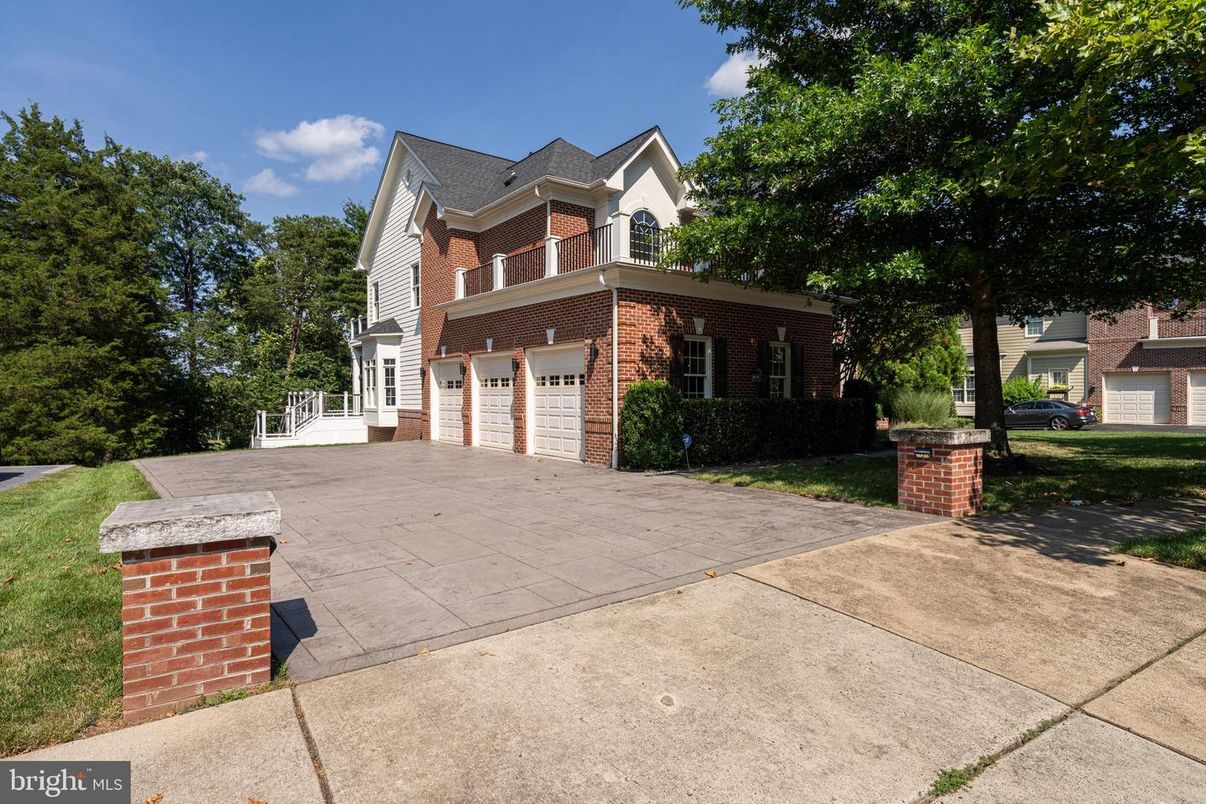 Attached, Exterior, Facade, Brick Facade, Cape Cod