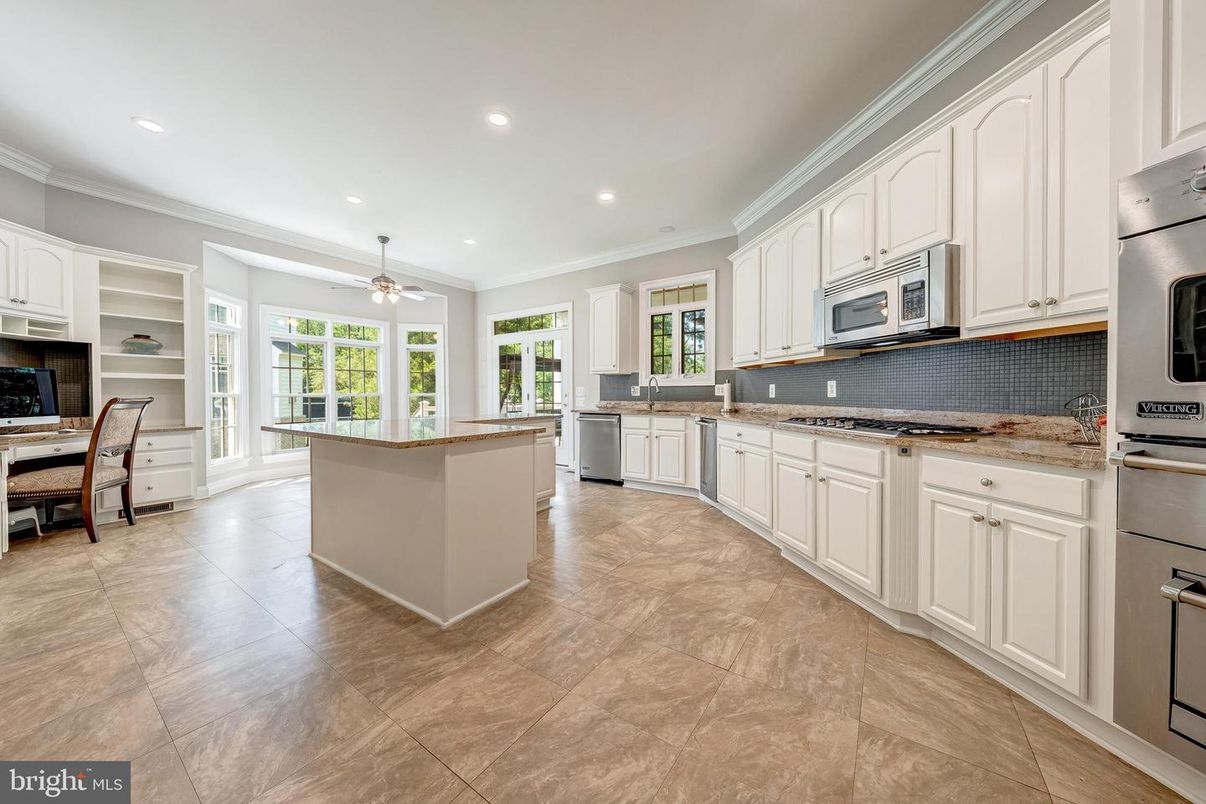 Dining room, Interior, Kitchen, Recessed Lighting