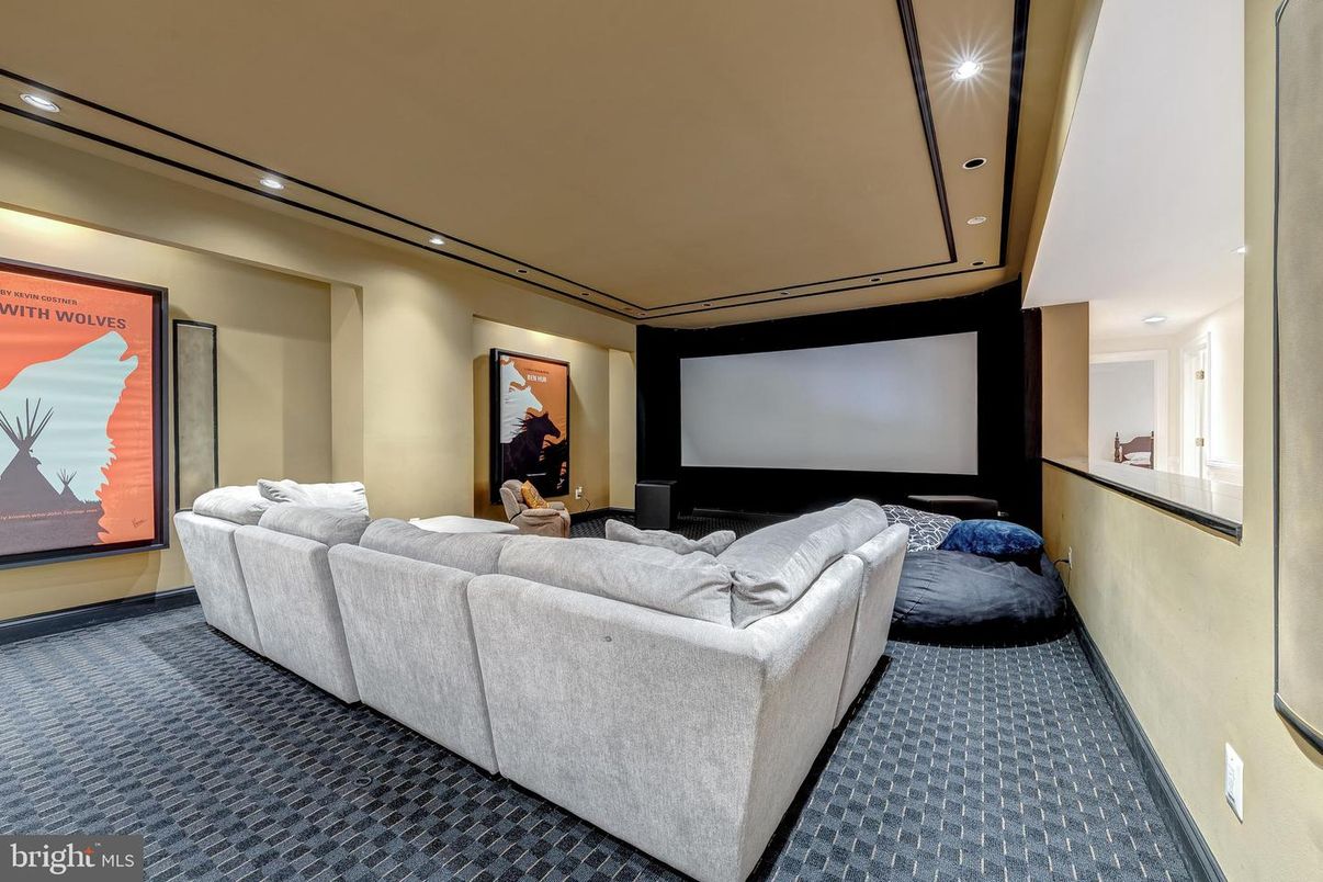 Interior, Projection Screen, Recessed Lighting, Theatre Room
