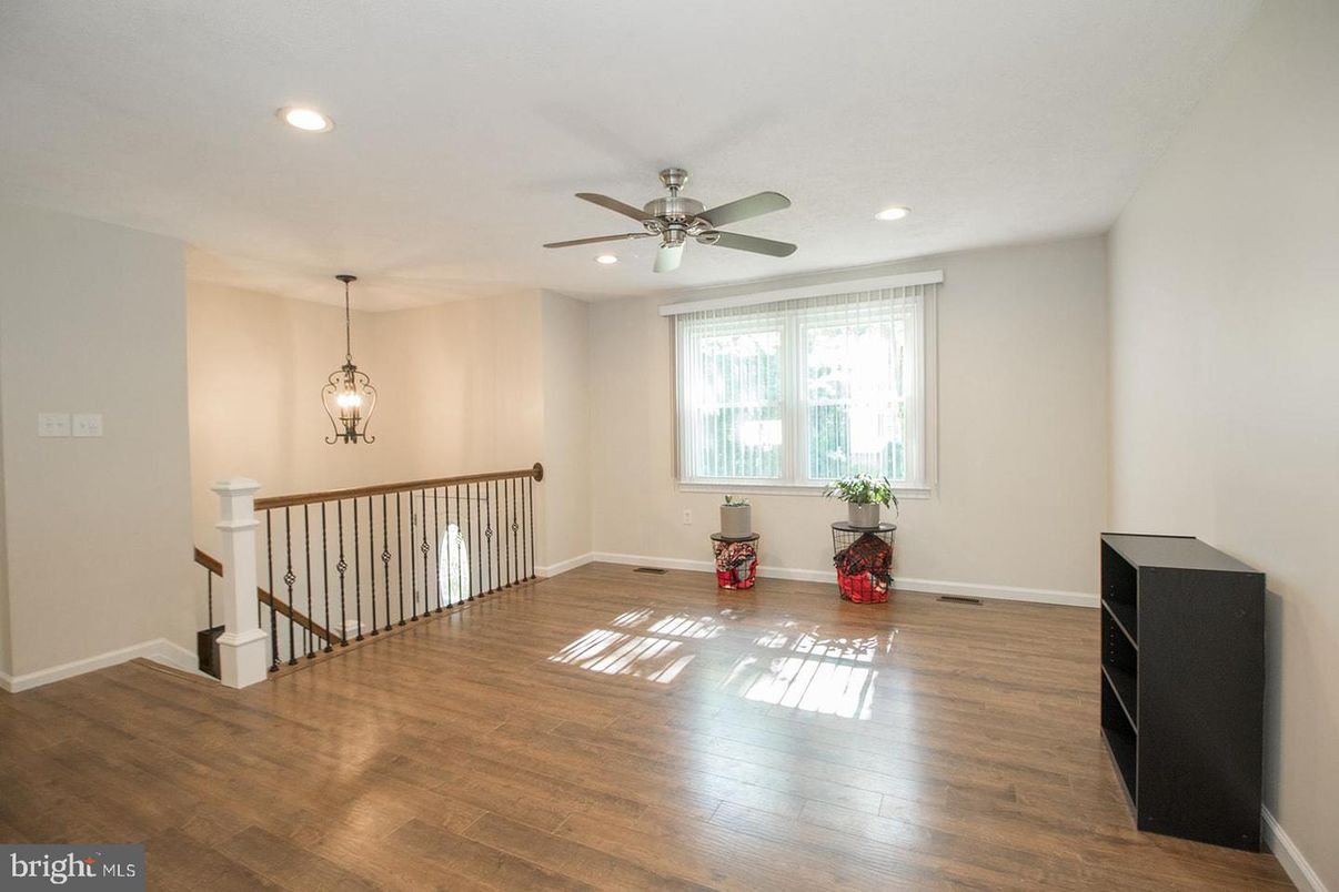 Interior, Pendant Lights, Recessed Lighting, Wood Texture Flooring