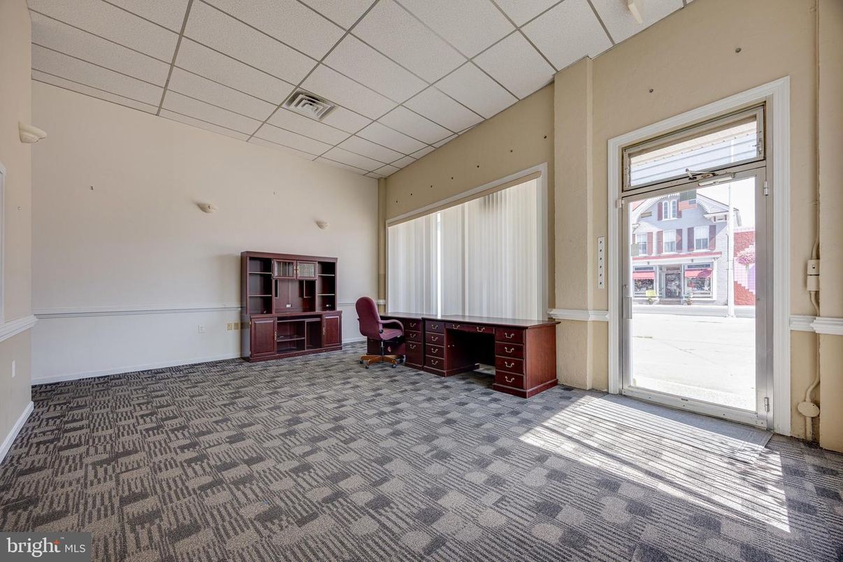 Home Office, Interior