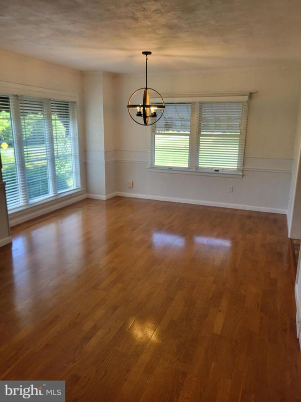 Chandelier, Empty room, Interior, Pendant Lights, Wood Texture Flooring