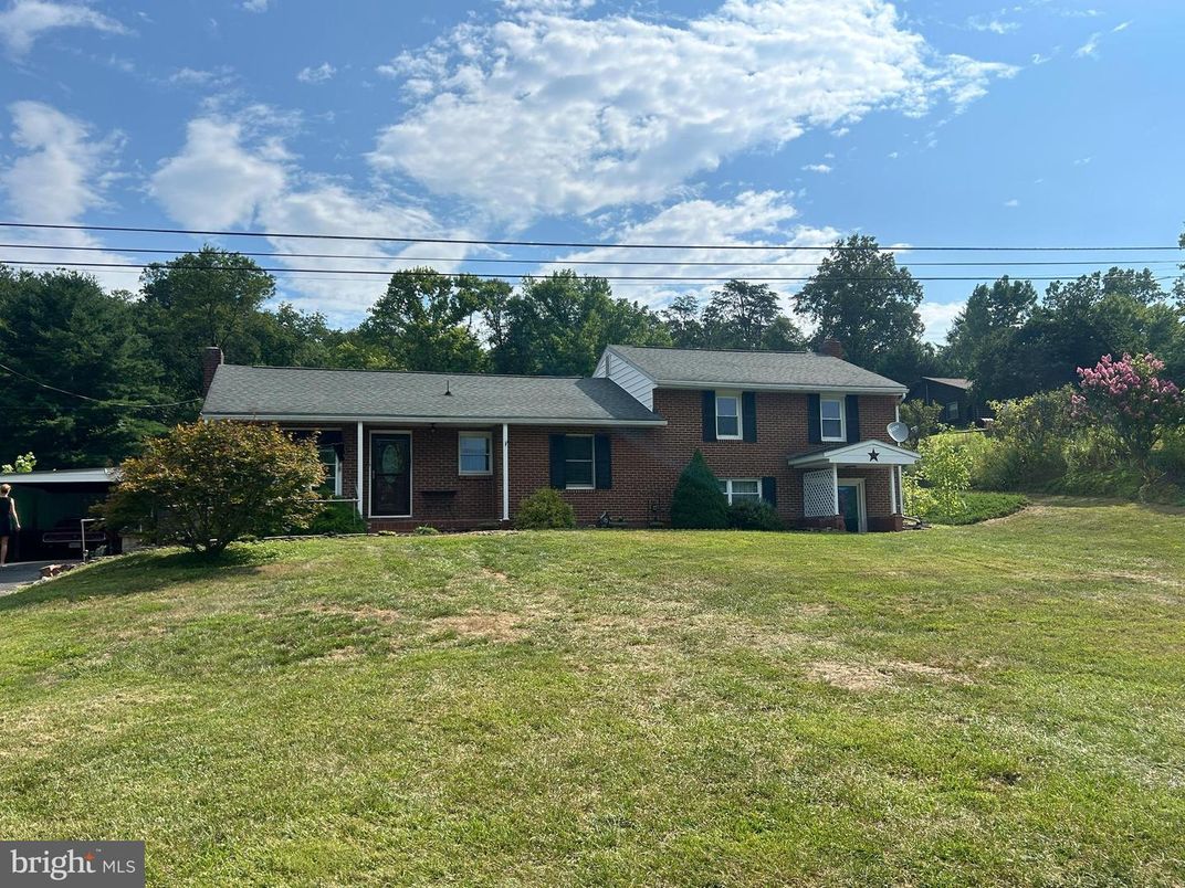 Backyard, Exterior, Facade, Brick Facade, Georgian