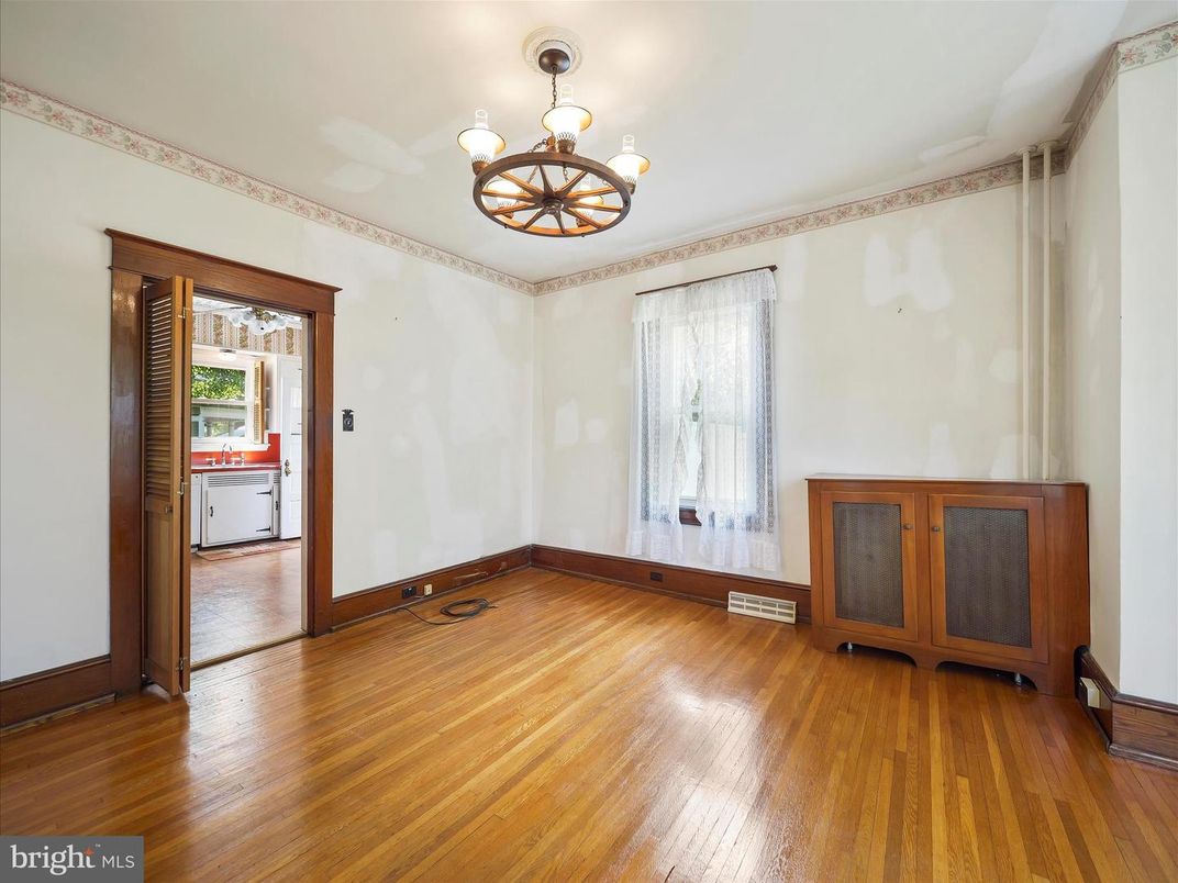 Chandelier, Empty room, Interior, Wood Texture Flooring
