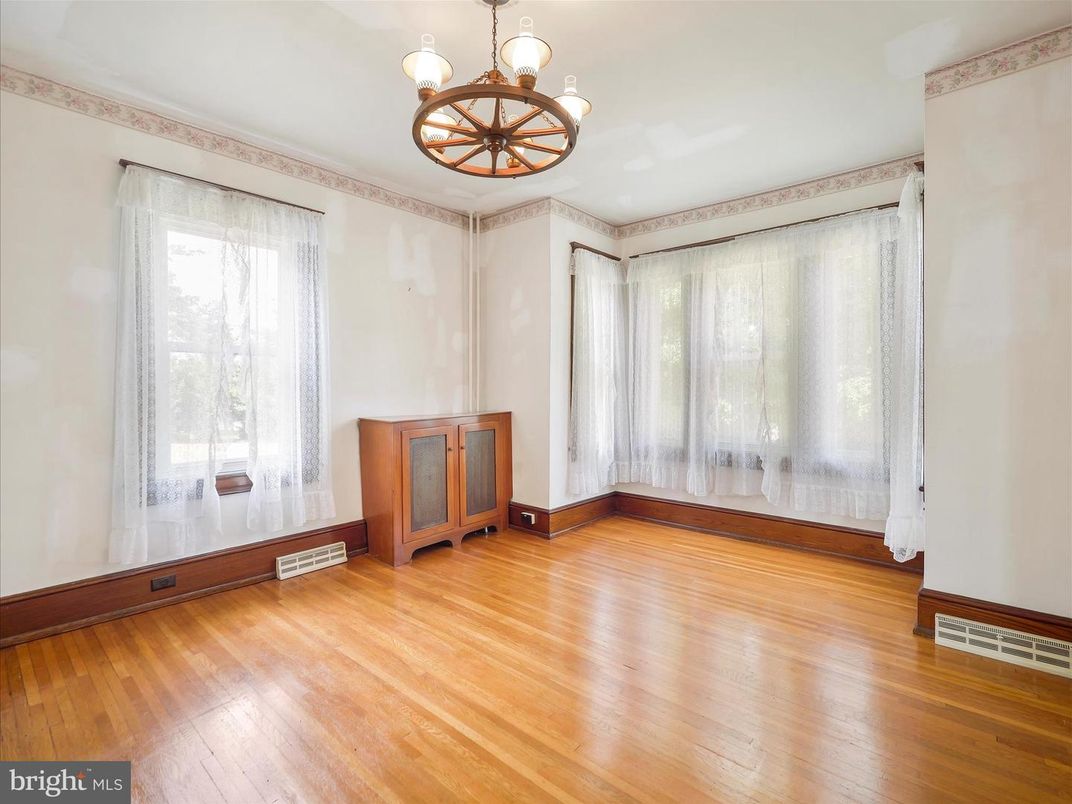 Chandelier, Empty room, Interior, Wood Texture Flooring