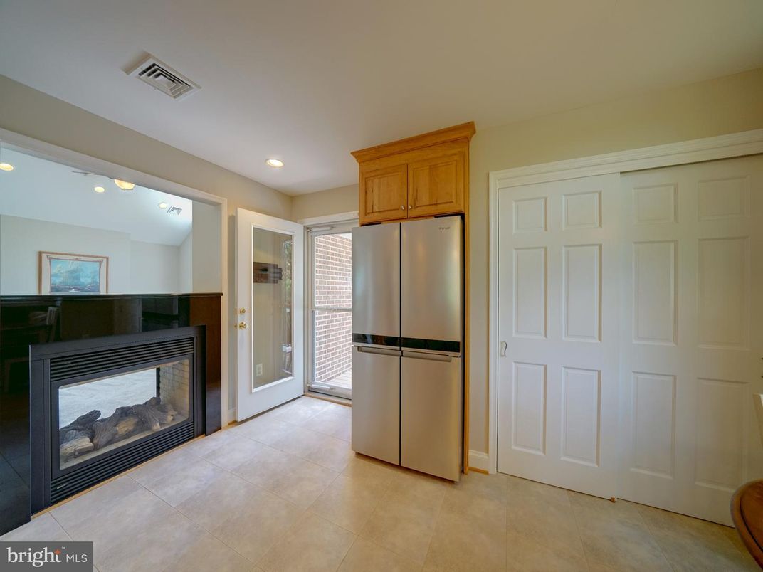 Fireplace, Interior, Kitchen, Recessed Lighting
