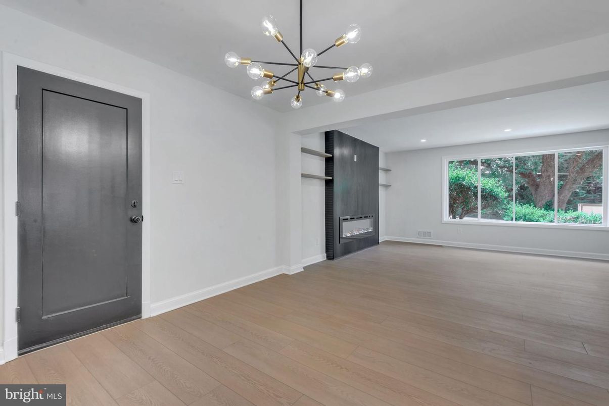 Elevator, Empty room, Interior, Pendant Lights, Recessed Lighting, Wood Texture Flooring