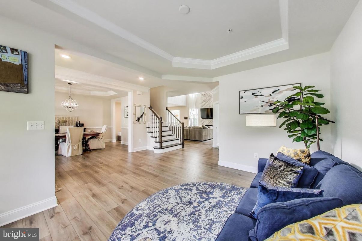 Chandelier, Dining room, Interior, Living room, Recessed Lighting, Wood Texture Flooring