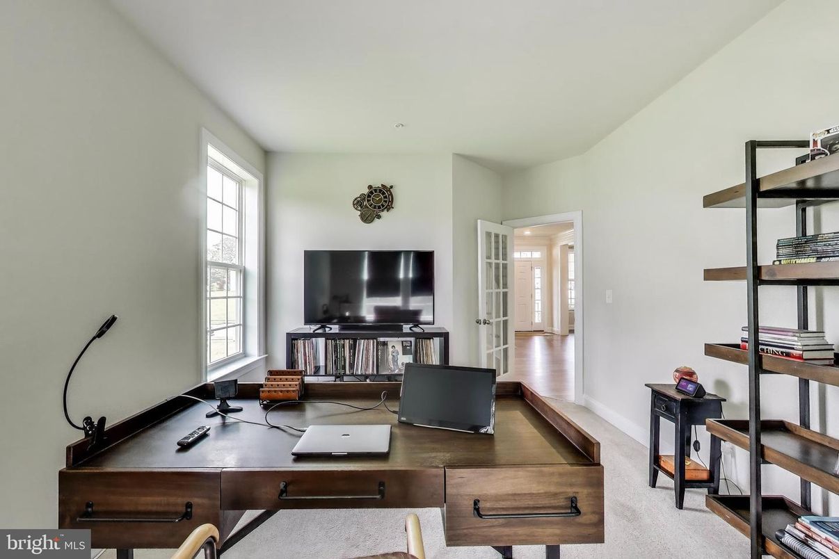 Home Office, Interior