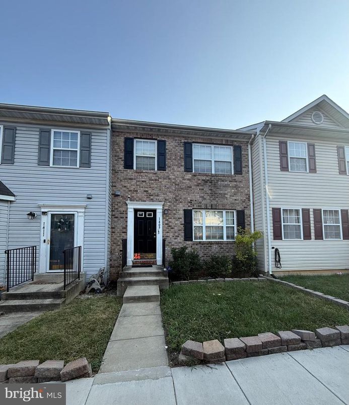 Exterior, Facade, Brick Facade, Rowhouse