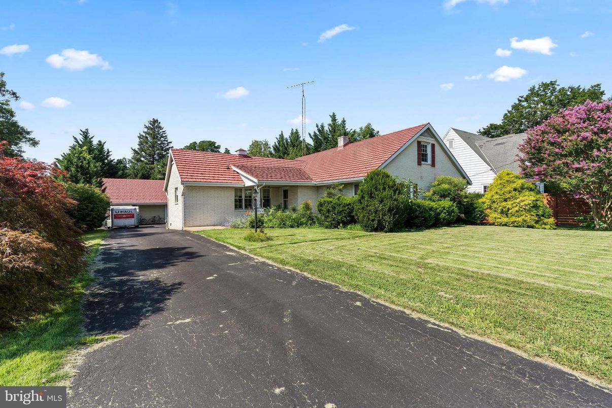 Attached, Backyard, Exterior, Facade, Ranch