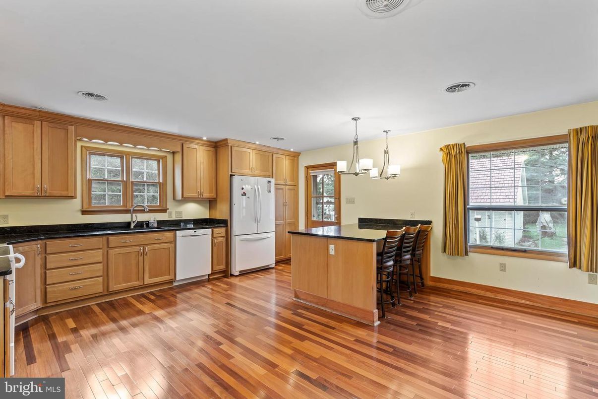 Chandelier, Interior, Kitchen, Recessed Lighting, Wood Texture Flooring