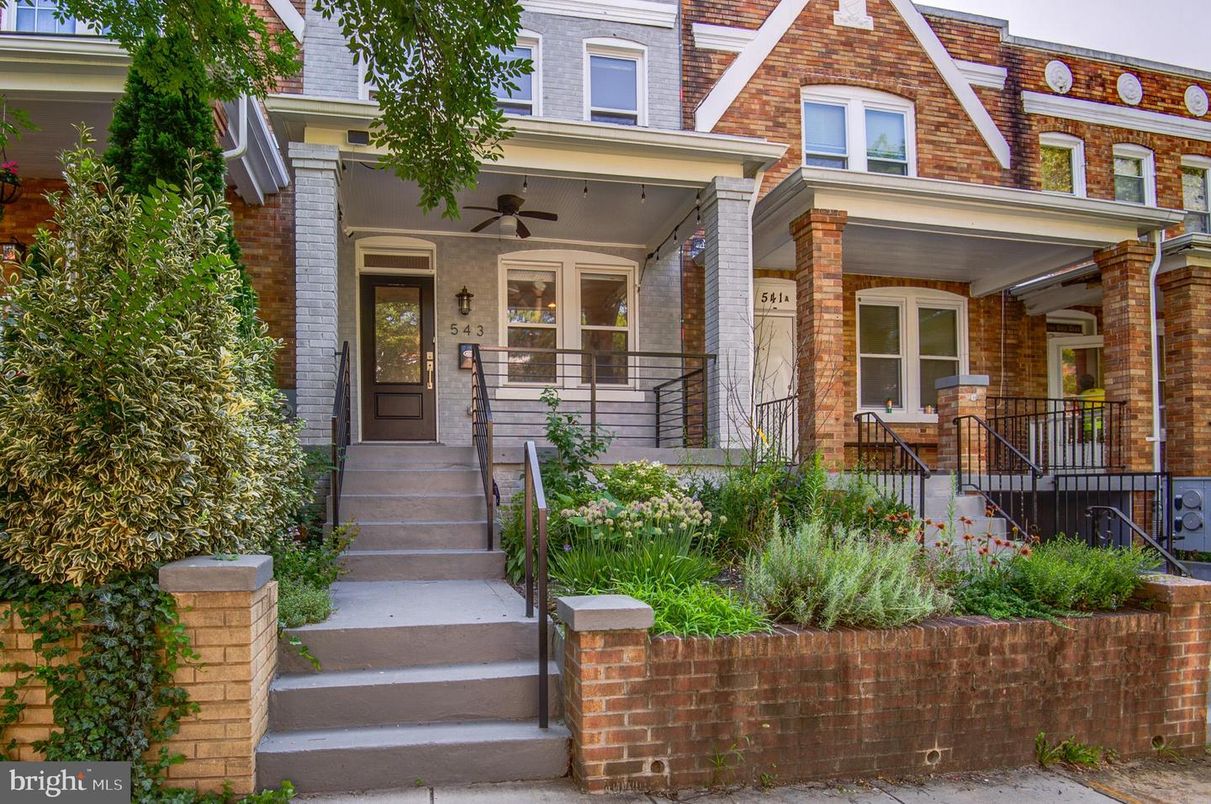 Exterior, Facade, Brick Facade, Queen Anne Victorian