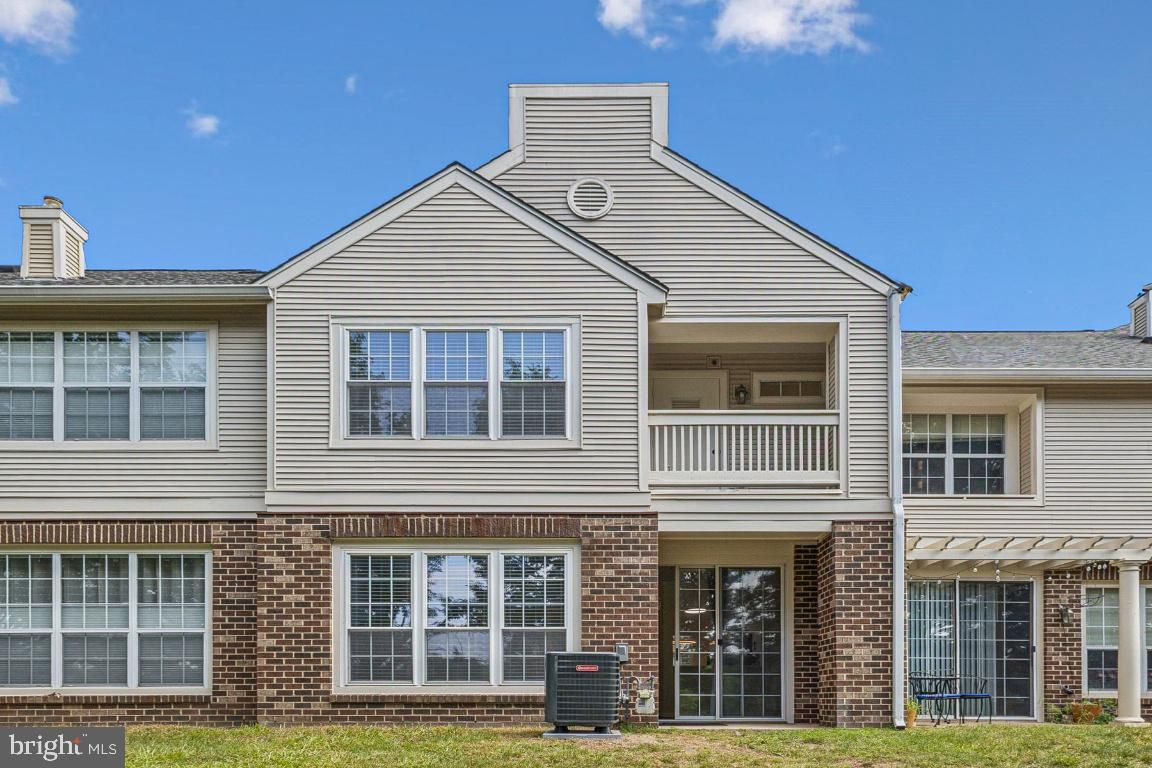 Exterior, Facade, Brick Facade, Rowhouse