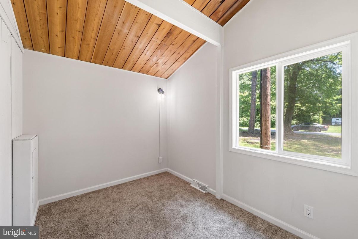 Empty room, Interior, Wooden Ceilings