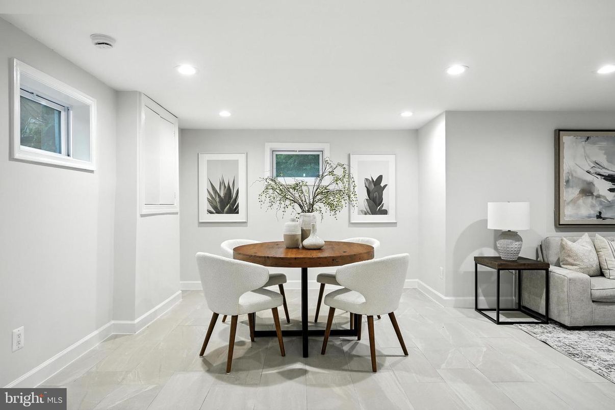 Dining room, Interior, Recessed Lighting