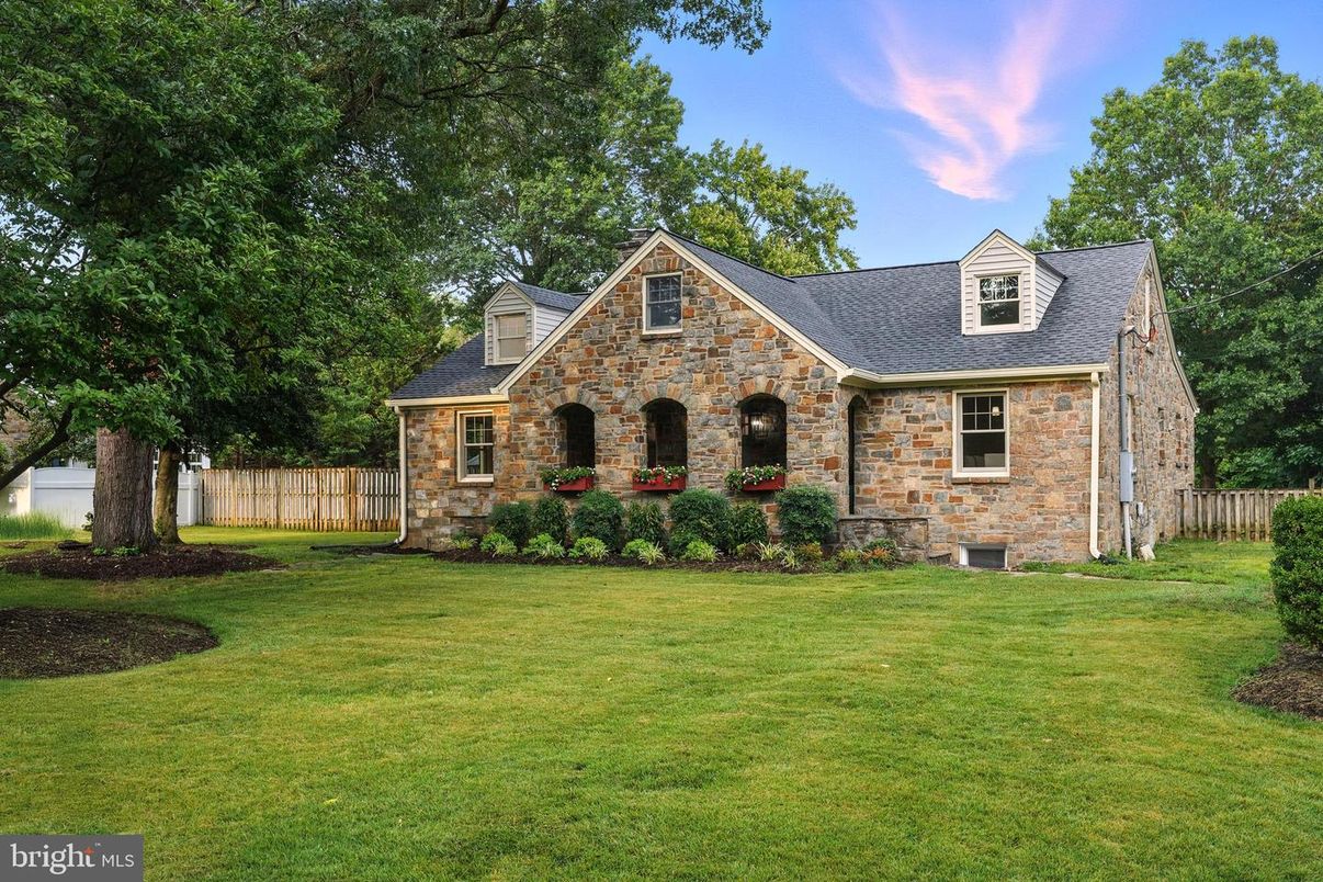 Backyard, Exterior, Facade, Brick Facade, Brick Traditional