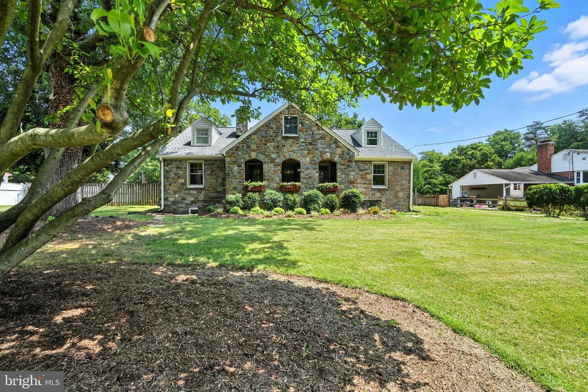 Backyard, Exterior, Facade, Brick Facade, French Provincial