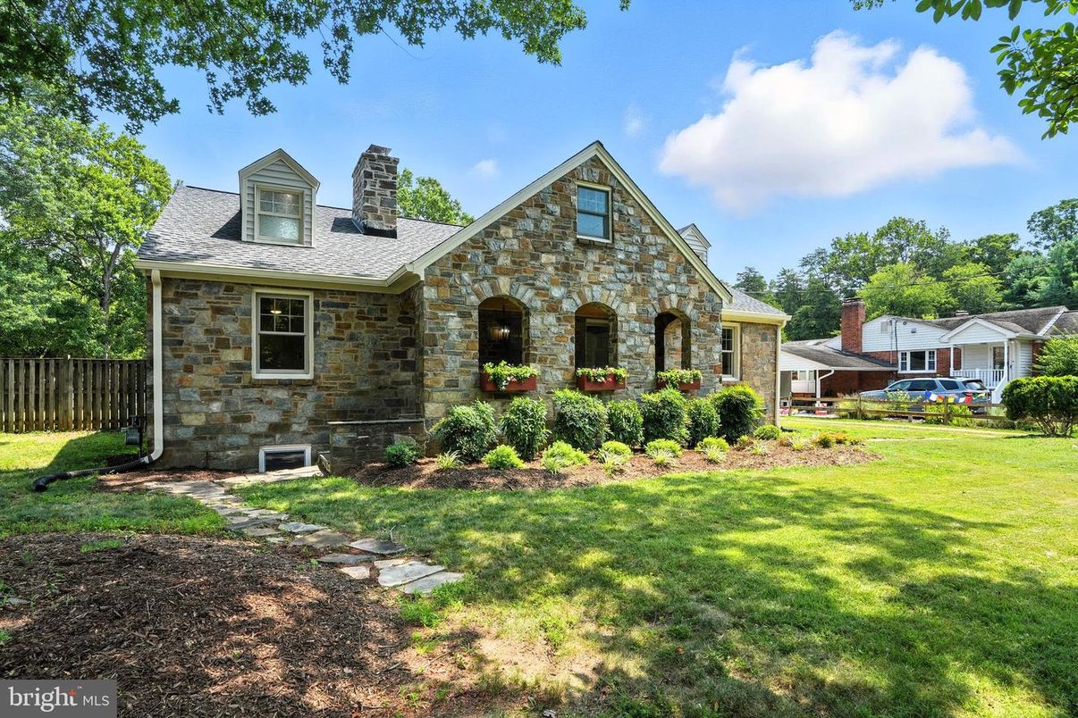 Backyard, Exterior, Facade, Tudor Revival