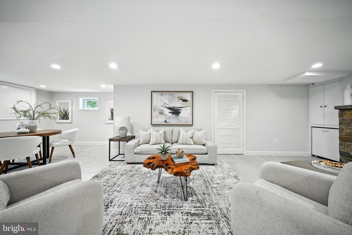 Dining room, Interior, Living room, Recessed Lighting, Wood Texture Flooring