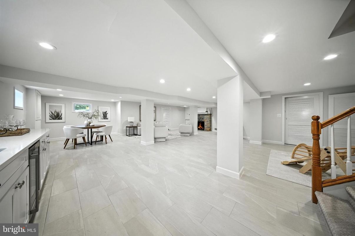 Dining room, Interior, Recessed Lighting