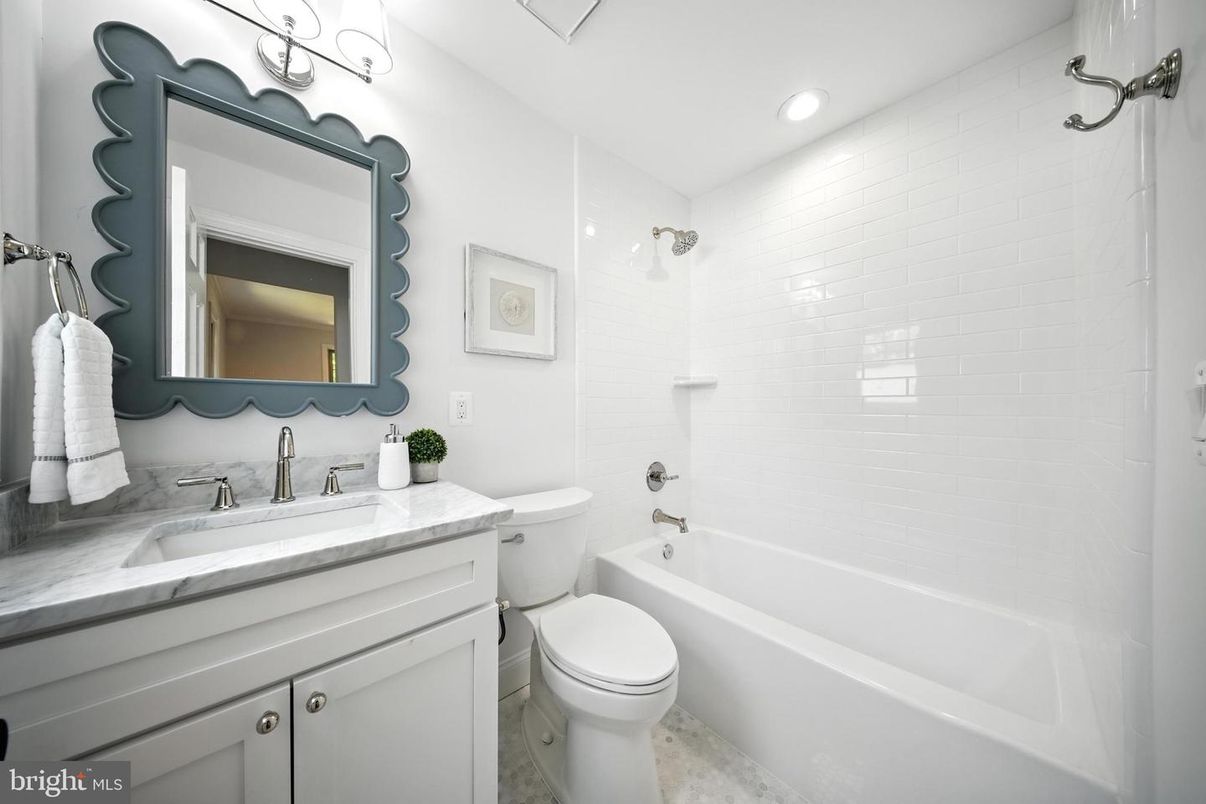 Bathroom, Interior, Recessed Lighting