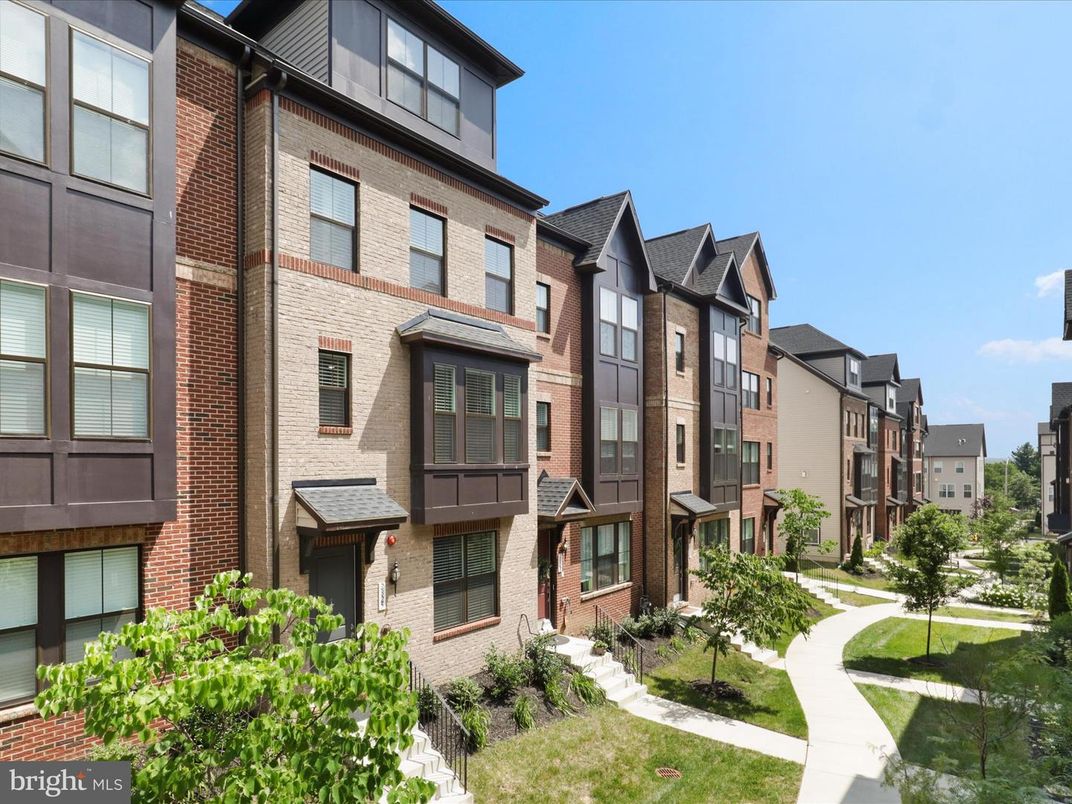 Exterior, Facade, Brick Facade, Rowhouse