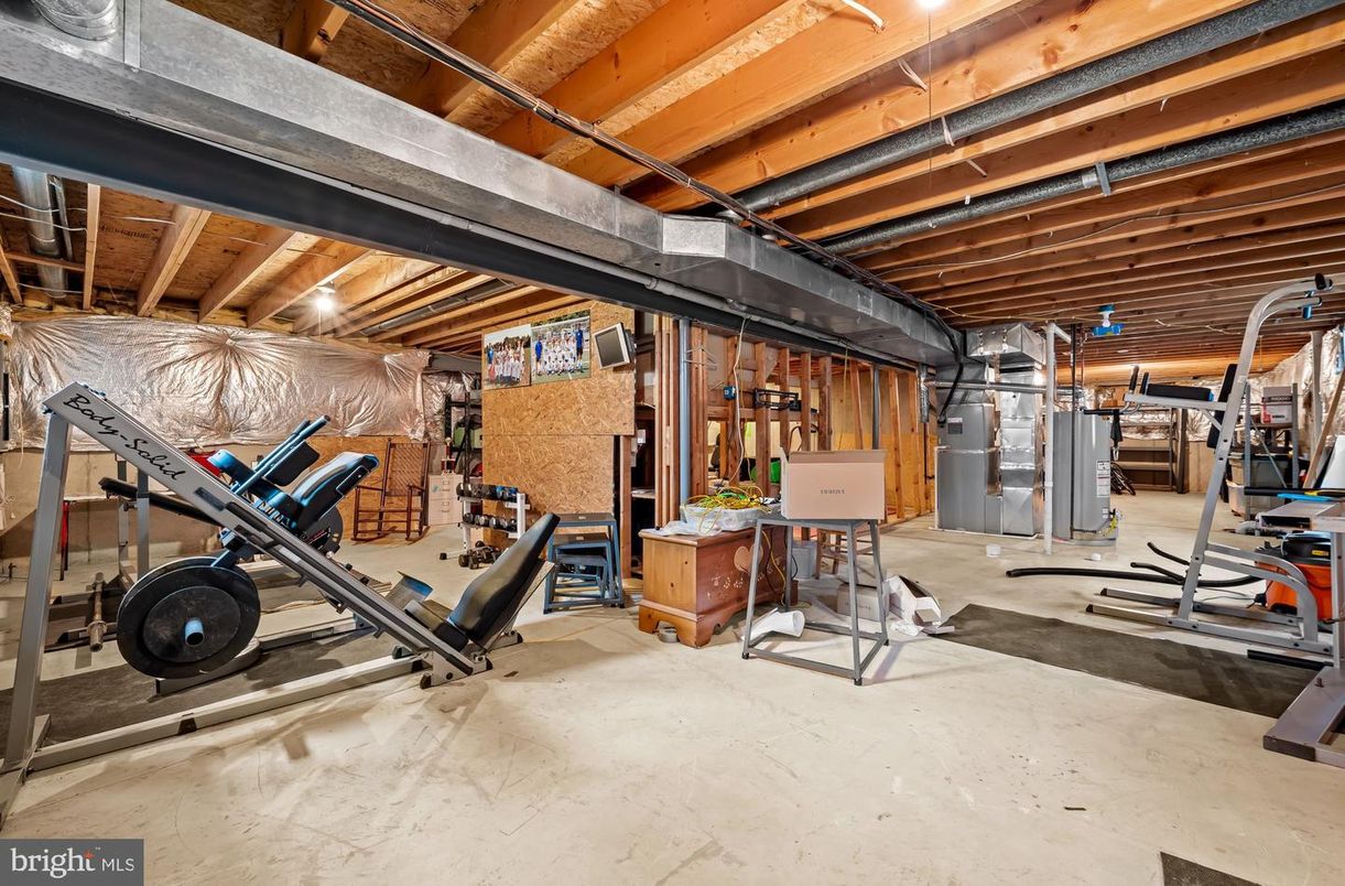 Fitness Equipment, Interior, Wooden Beams