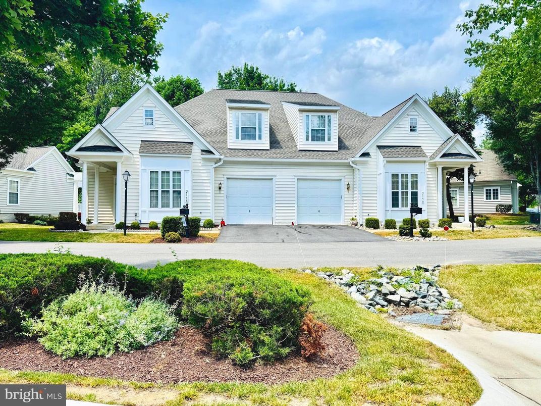 Attached, Exterior, Facade, Farmhouse