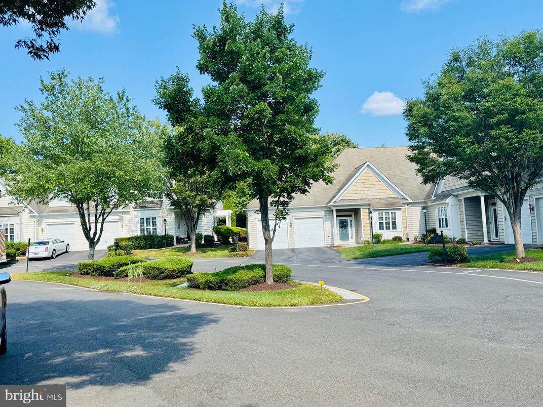 Attached, Exterior, Facade, Ranch