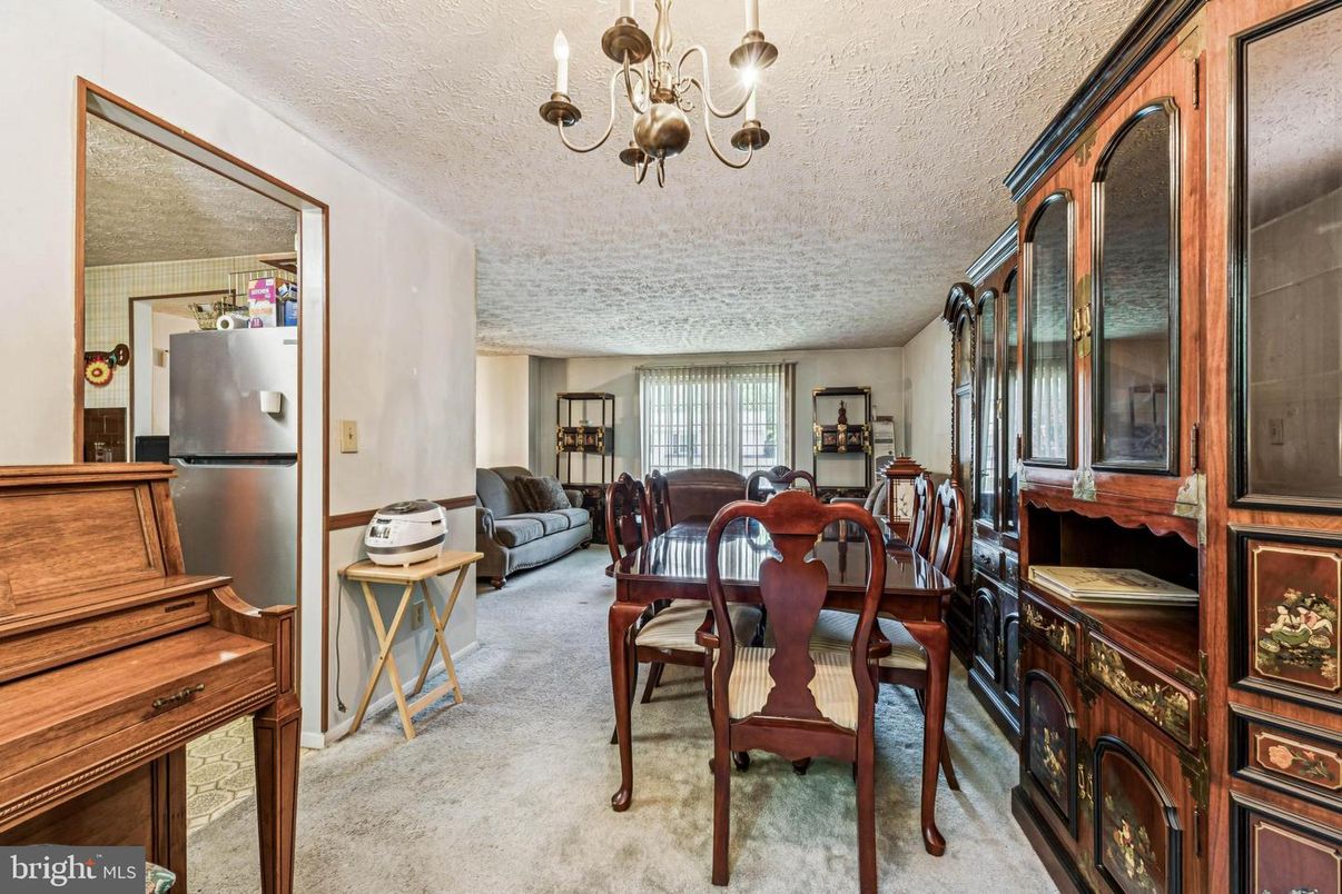Chandelier, Dining room, Interior, Piano