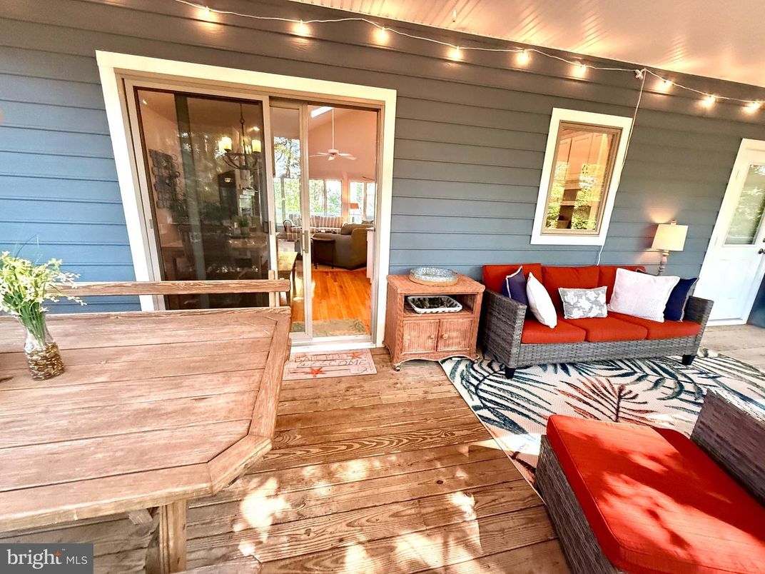 Exterior, Wood Texture Flooring