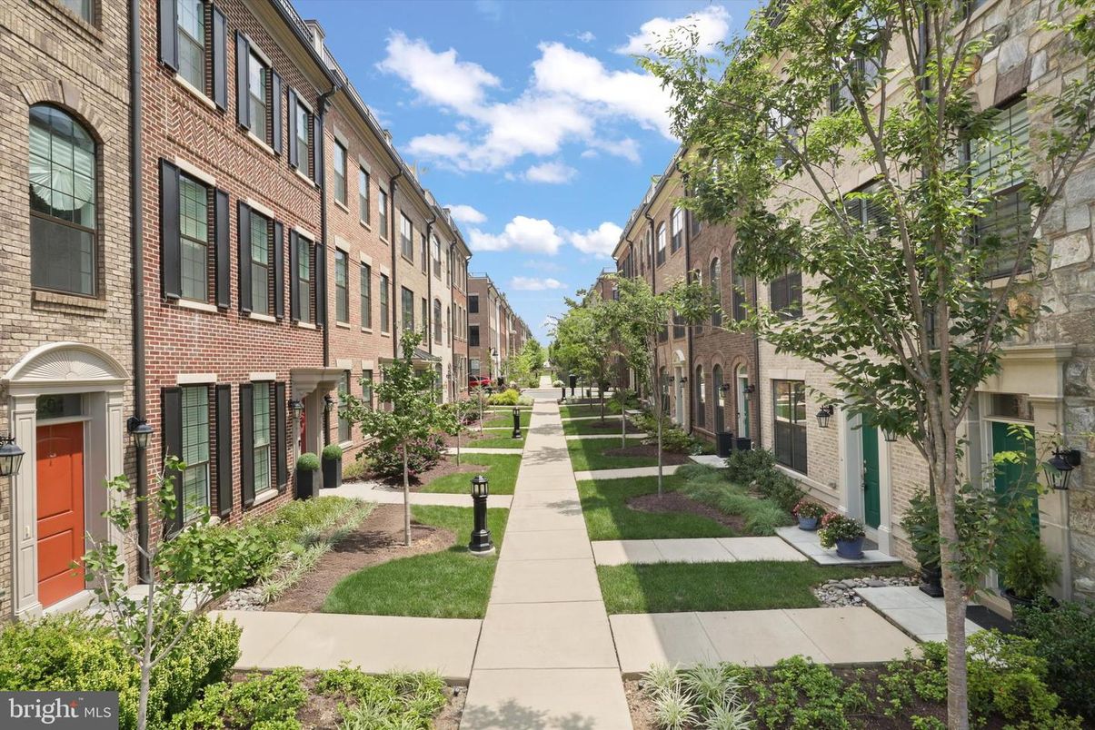 Exterior, Facade, Brick Facade, Rowhouse