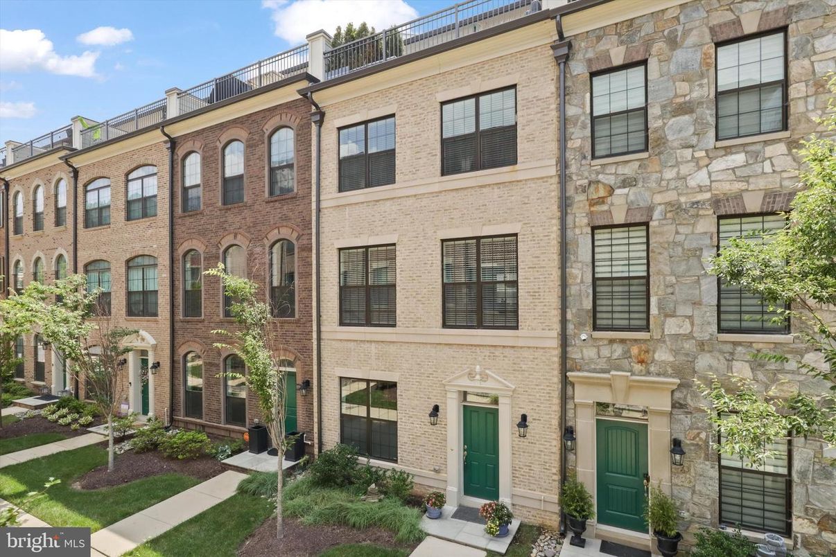 Exterior, Facade, Brick Facade, Rowhouse
