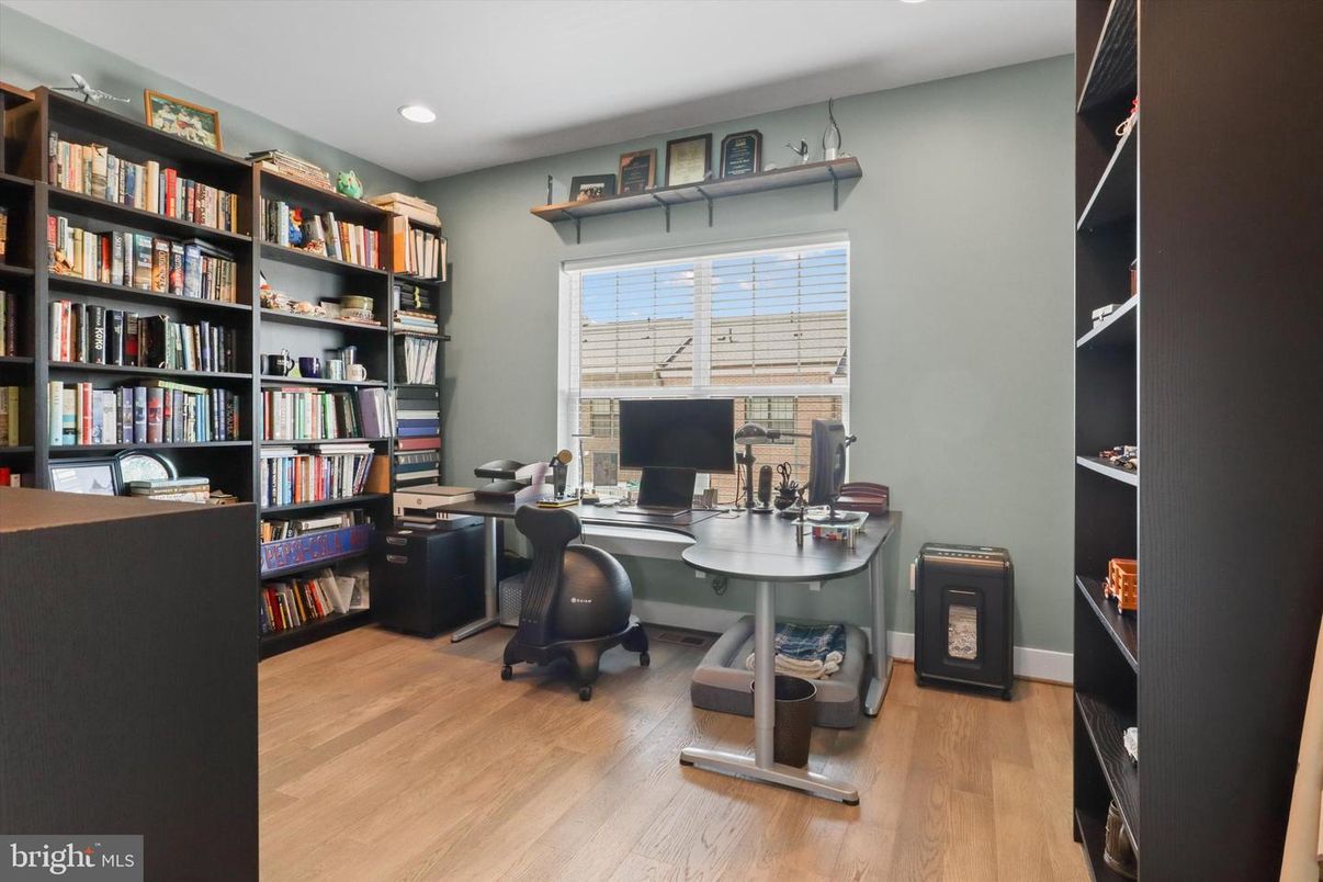 Home Office, Interior, Recessed Lighting, Wood Texture Flooring