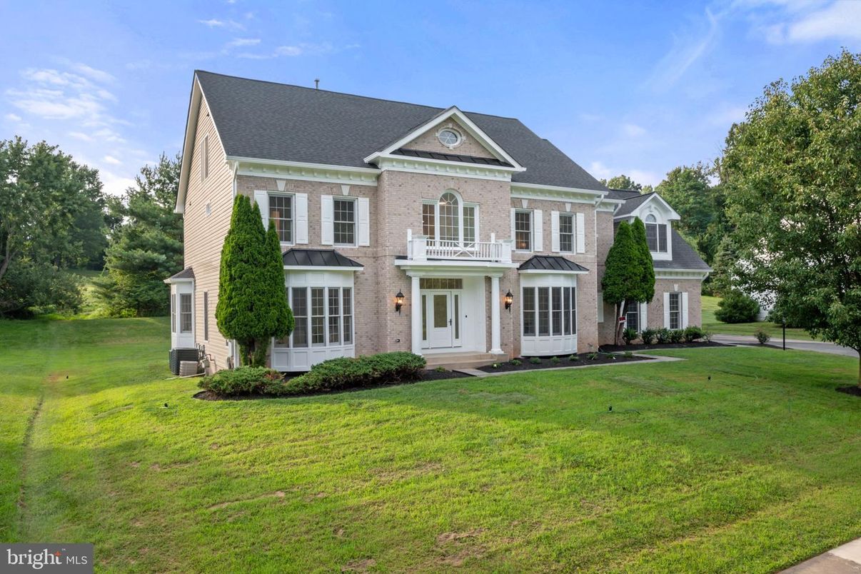 Backyard, Exterior, Facade, Brick Facade, Georgian