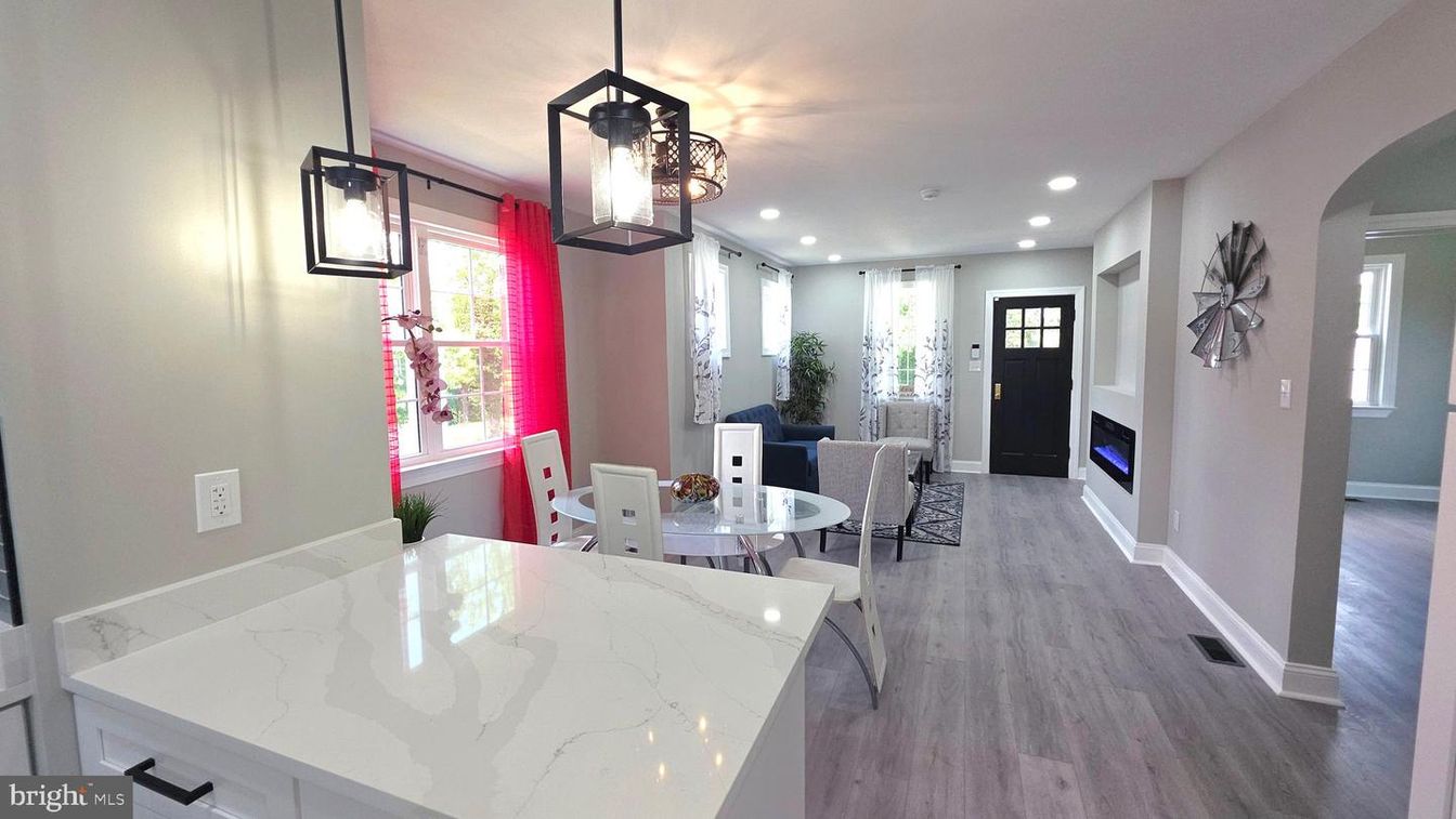Dining room, Fireplace, Interior, Pendant Lights, Recessed Lighting, Wood Texture Flooring