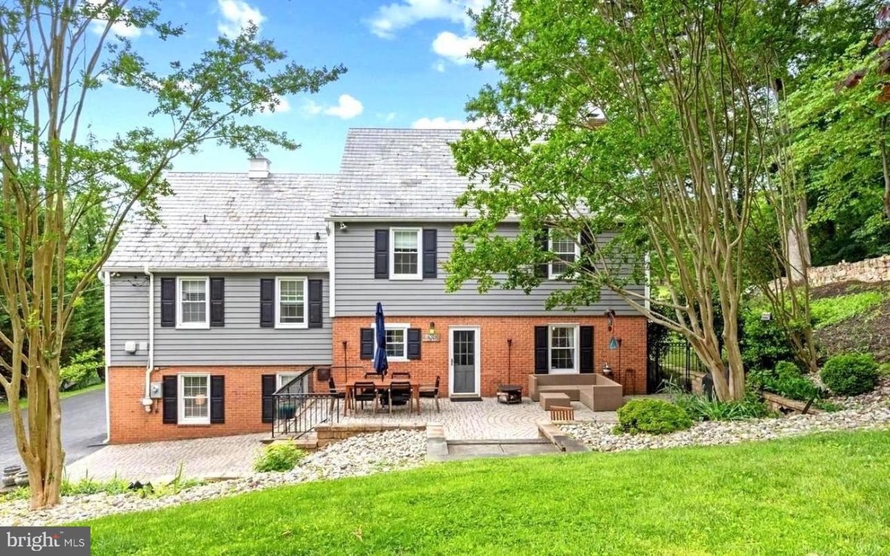 Exterior, Facade, Brick Facade, Cape Cod