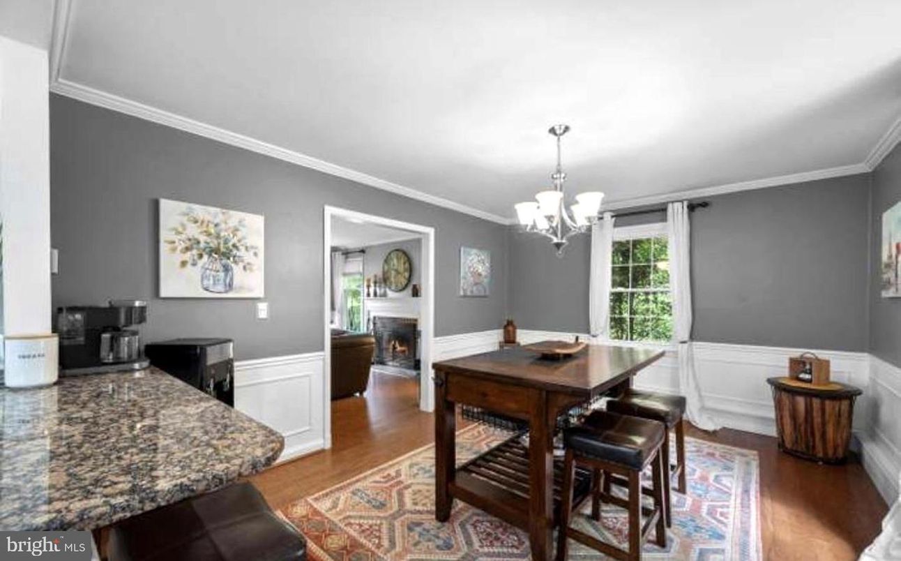 Chandelier, Dining room, Fireplace, Interior, Wood Texture Flooring