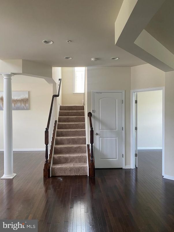 Interior, Recessed Lighting, Wood Texture Flooring