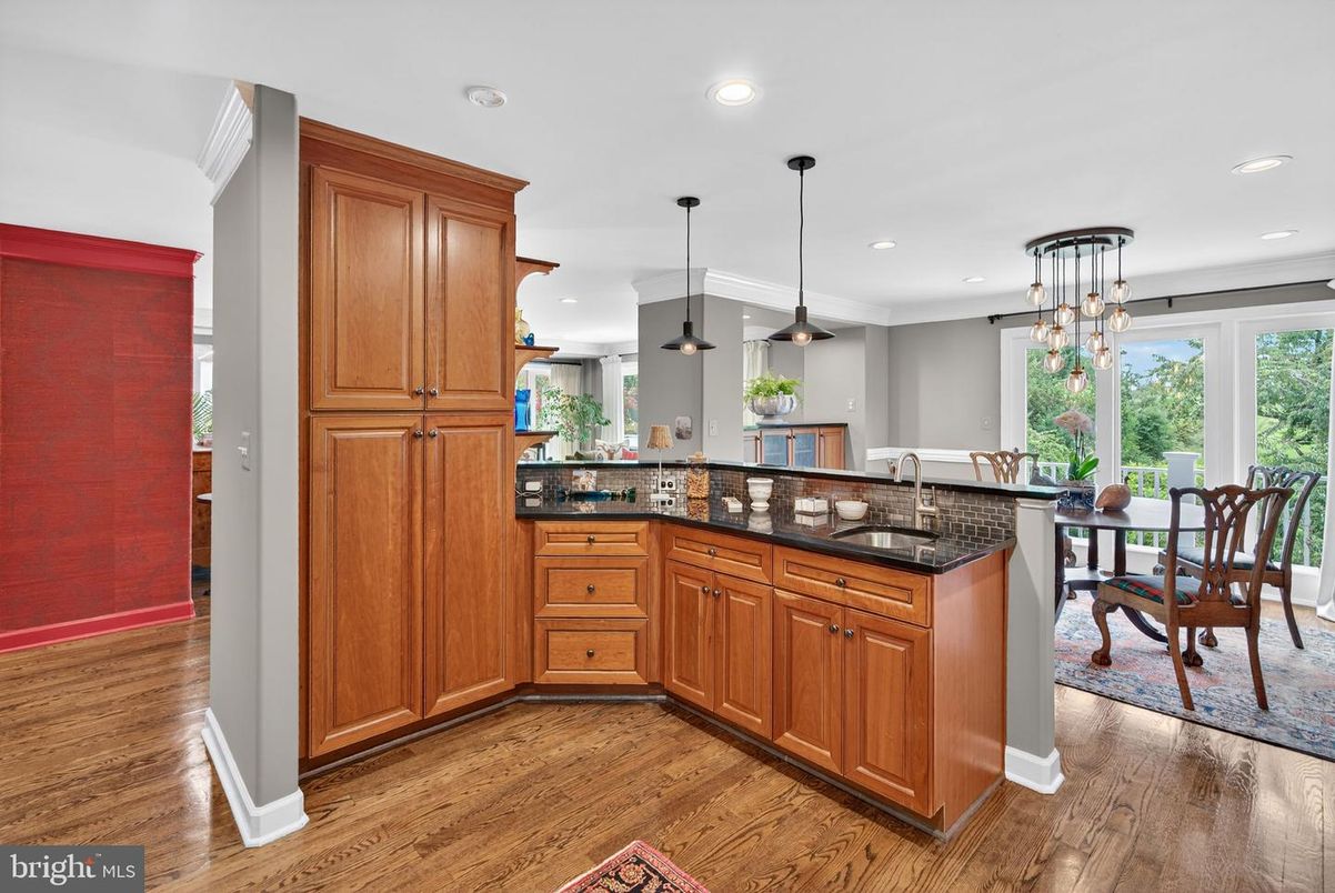 Dining room, Interior, Kitchen, Pendant Lights, Recessed Lighting, Wood Texture Flooring