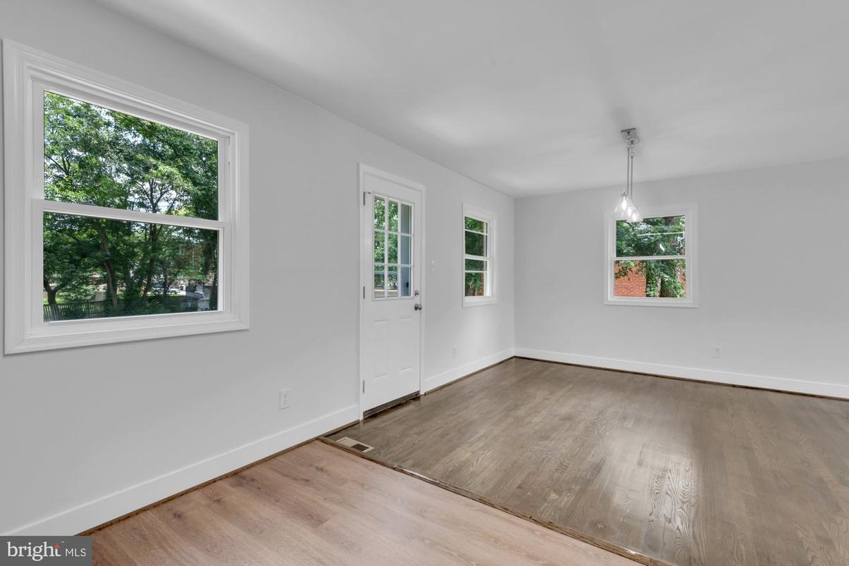 Empty room, Interior, Pendant Lights, Wood Texture Flooring