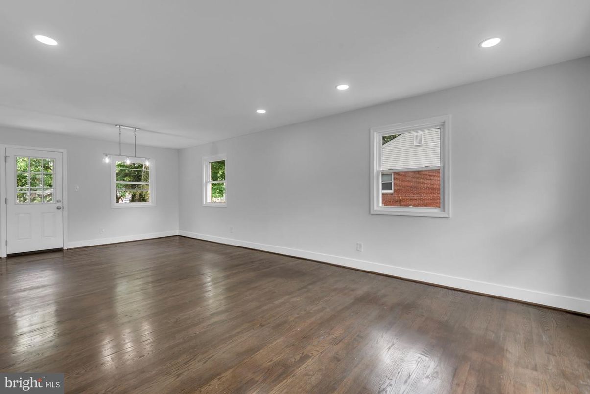 Empty room, Interior, Pendant Lights, Recessed Lighting, Wood Texture Flooring