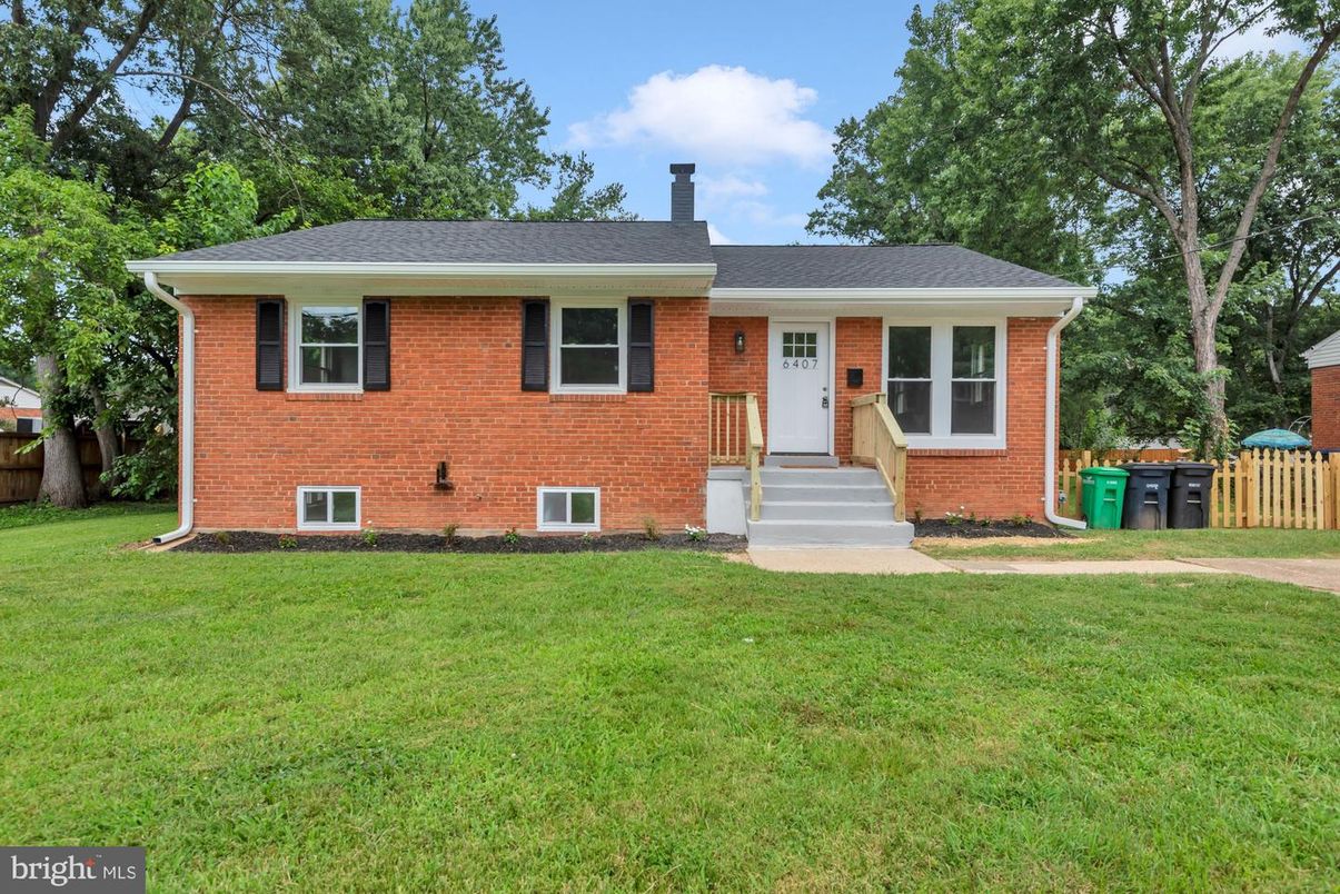 Exterior, Facade, Brick Facade, Split Level