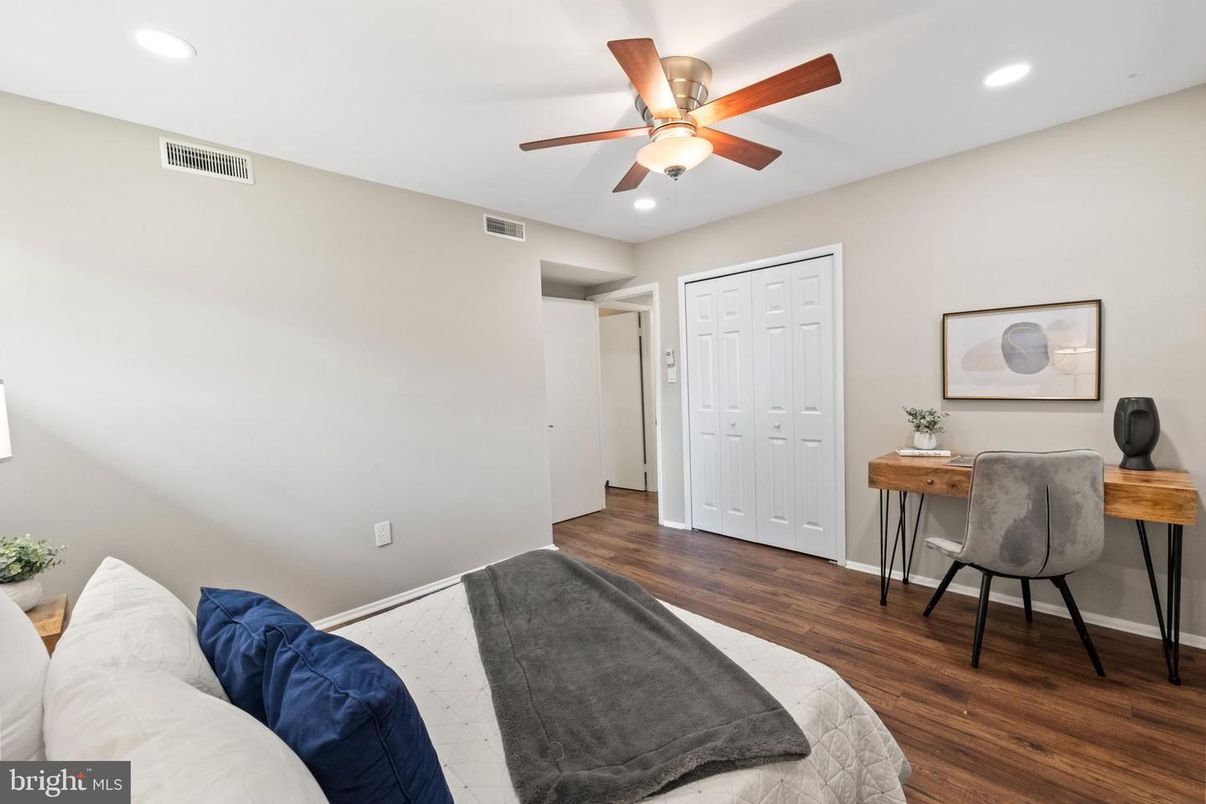 Home Office, Interior, Recessed Lighting, Wood Texture Flooring