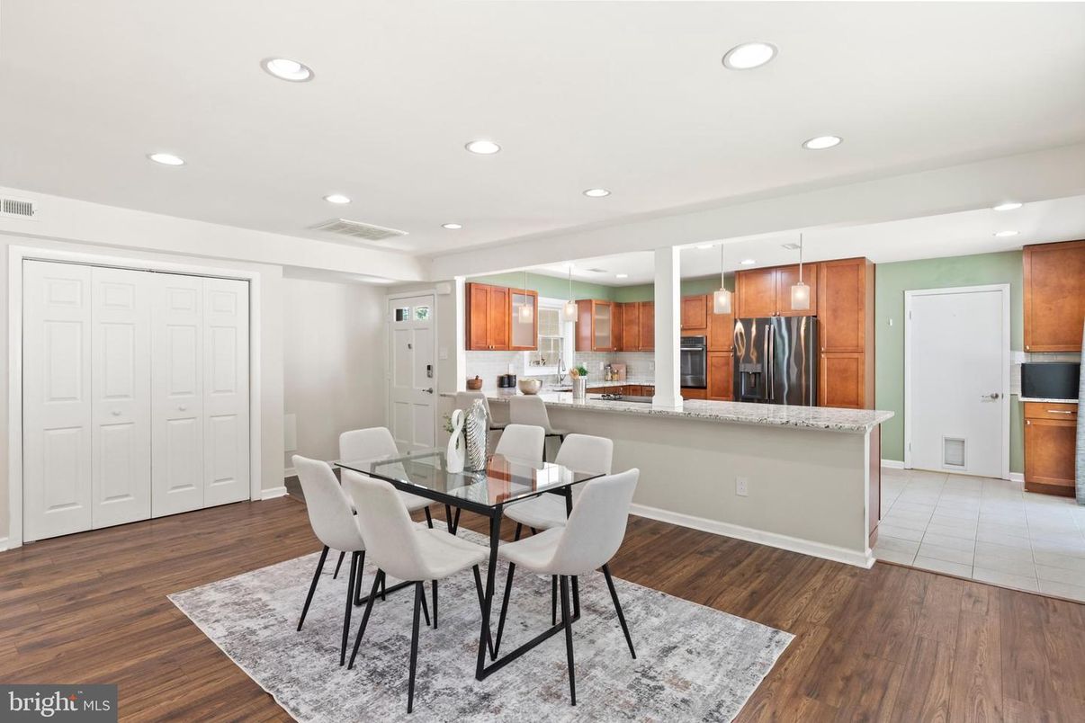 Dining room, Interior, Kitchen, Pendant Lights, Recessed Lighting, Stainless Steel Appliances, Wood Texture Flooring