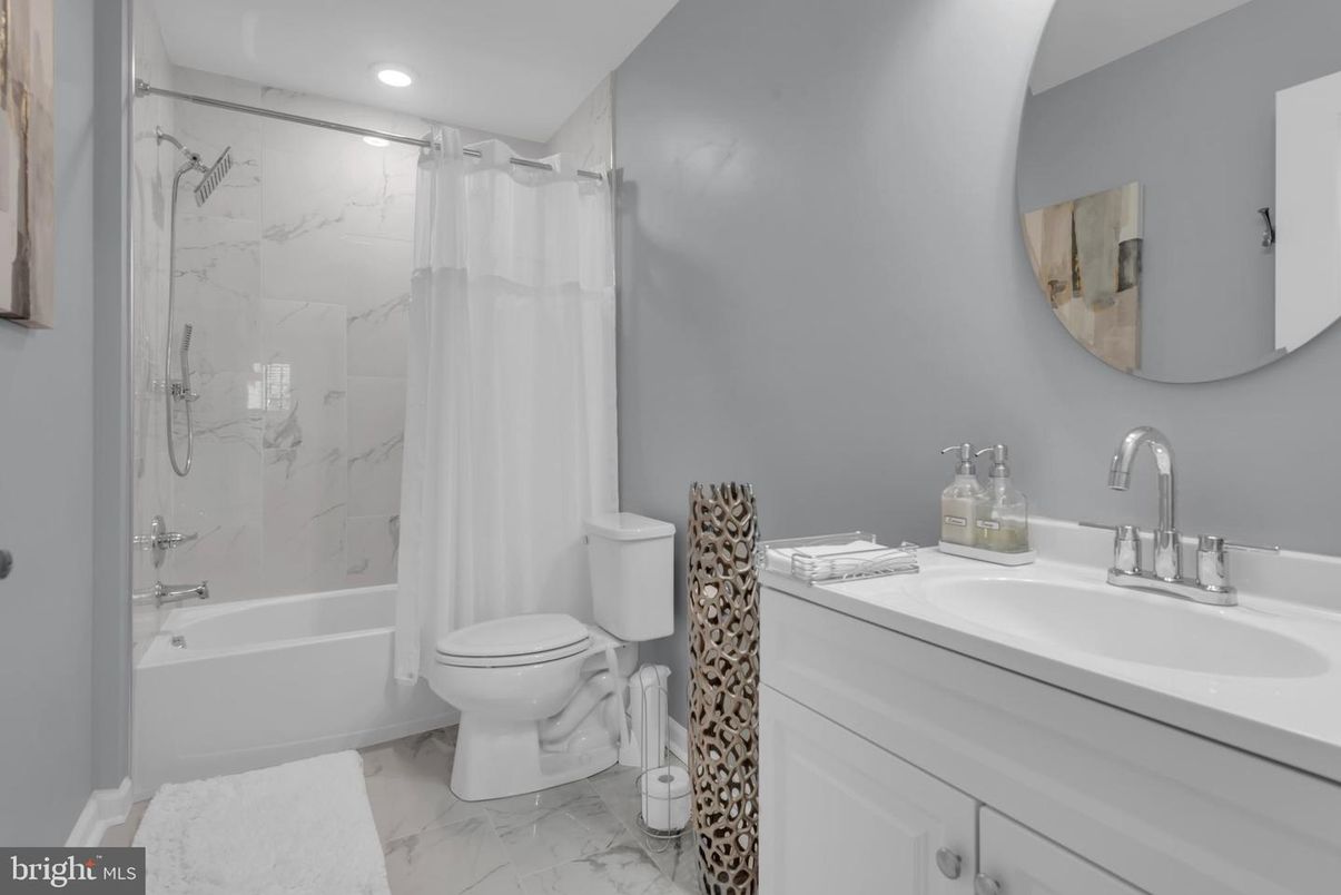 Bathroom, Interior, Marble, Marble Walls, Recessed Lighting