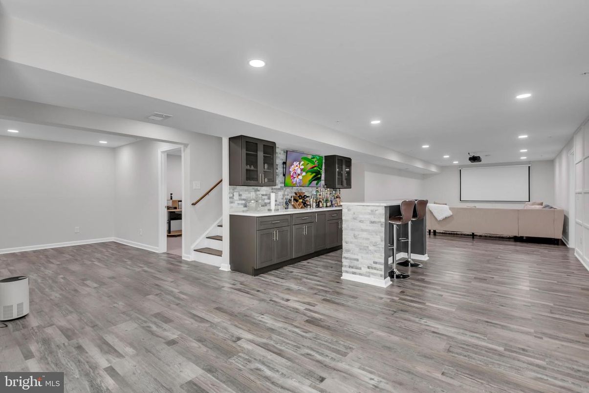 Interior, Recessed Lighting, Wood Texture Flooring
