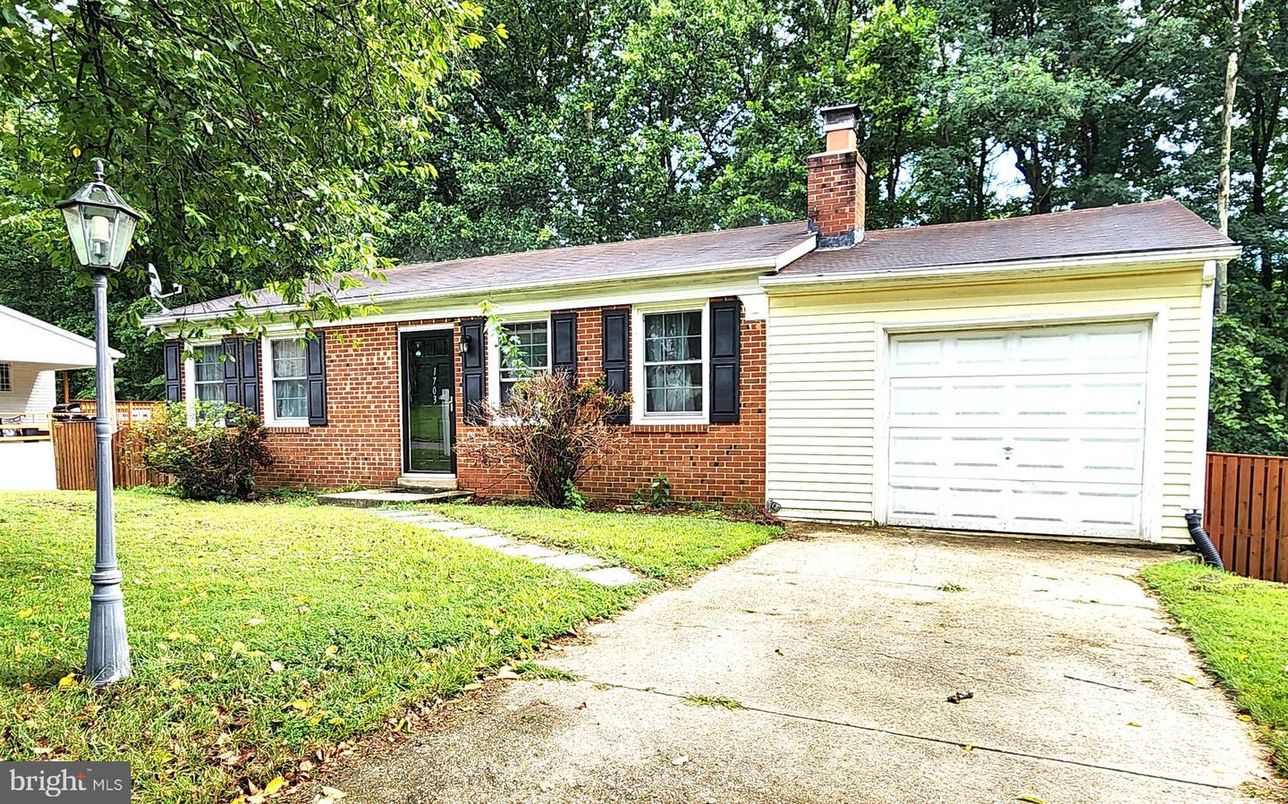Attached, Exterior, Facade, Brick Facade, Ranch